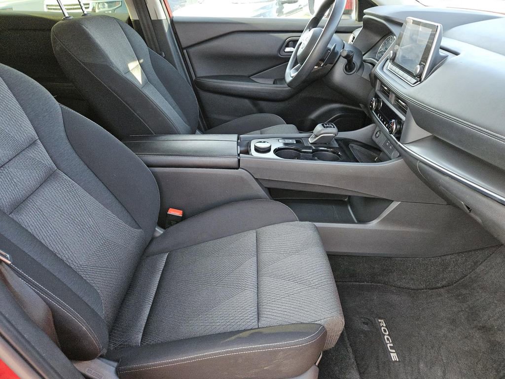 Used 2024 Nissan Rogue SV image 28