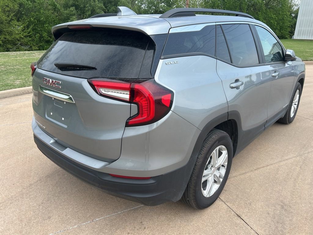 Used 2024 GMC Terrain SLE w/ Driver Convenience Package FWD image 3