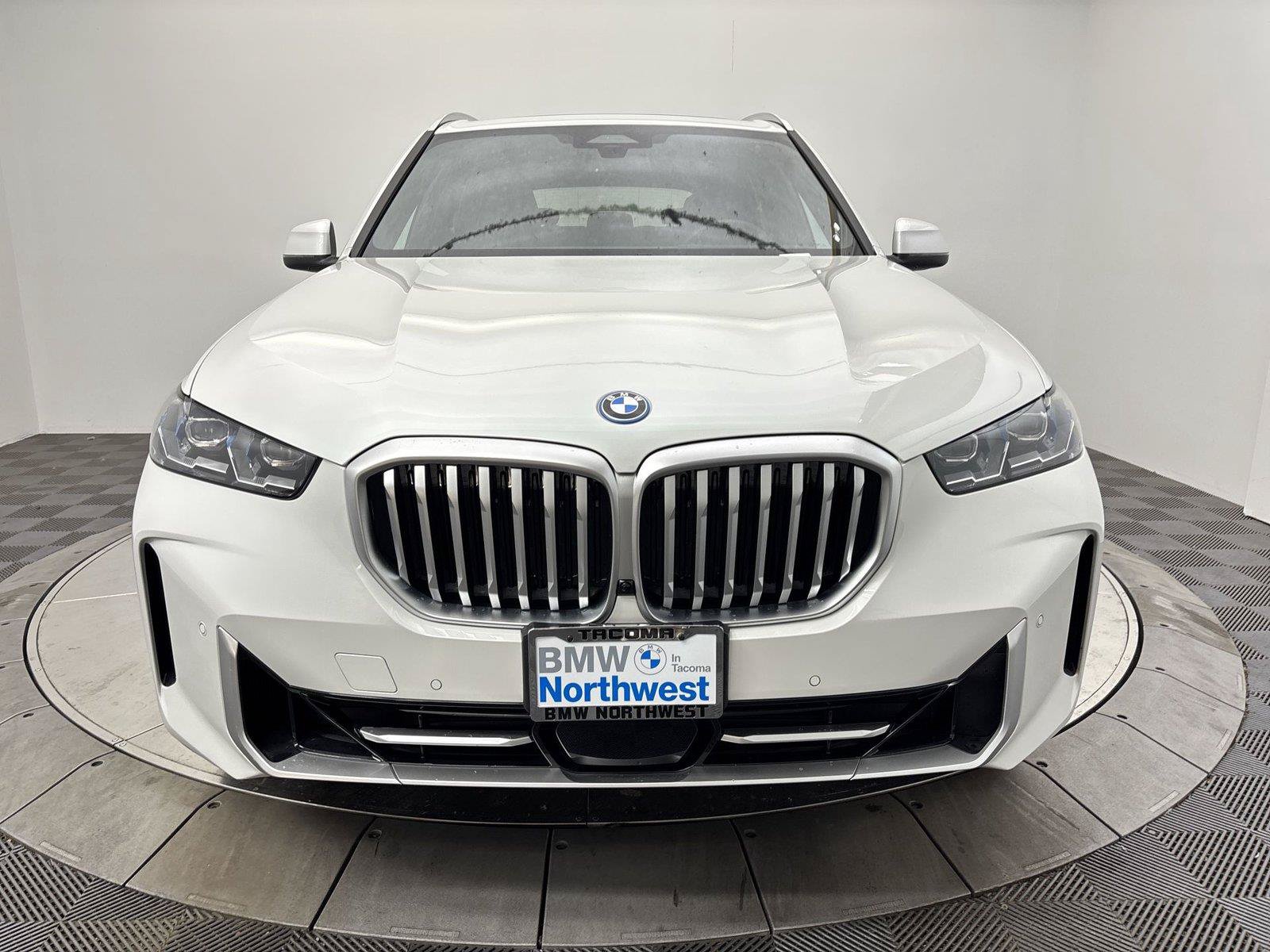 Used 2024 BMW X5 xDrive50e w/ Premium Package AWD/4WD image 14