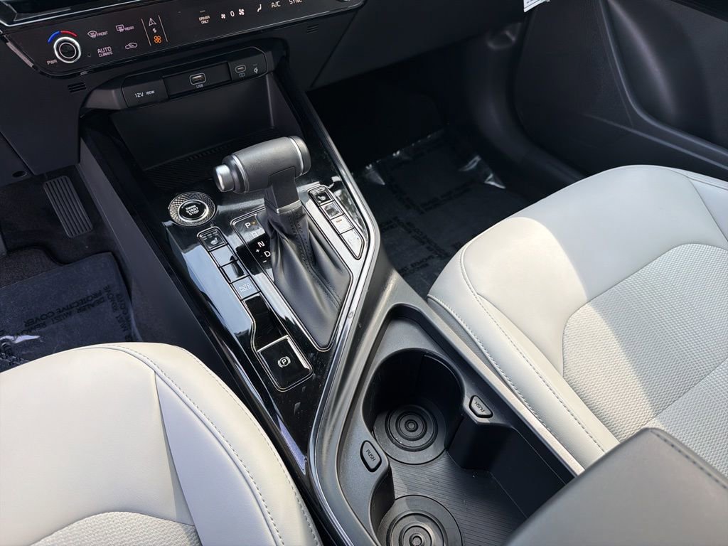 Certified 2025 Kia Niro EX image 17