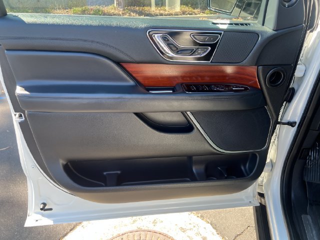 Used 2022 Lincoln Navigator L Reserve AWD/4WD image 10