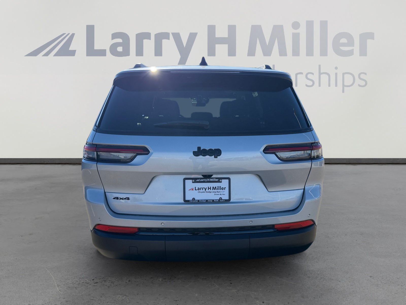 New 2025 Jeep Grand Cherokee L Altitude AWD/4WD image 5