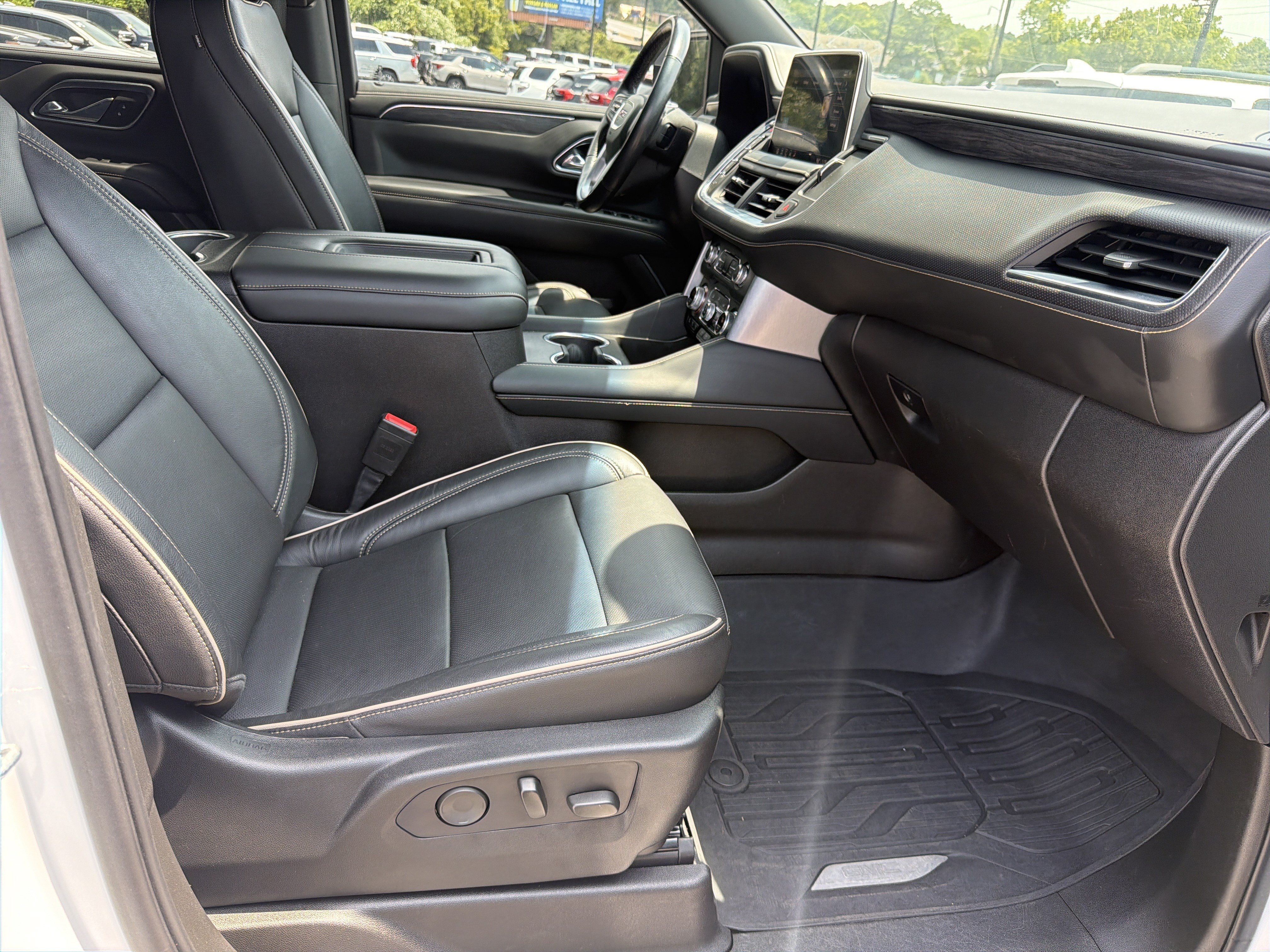 Certified 2021 GMC Yukon XL SLT w/ SLT Luxury Plus Package AWD/4WD image 14