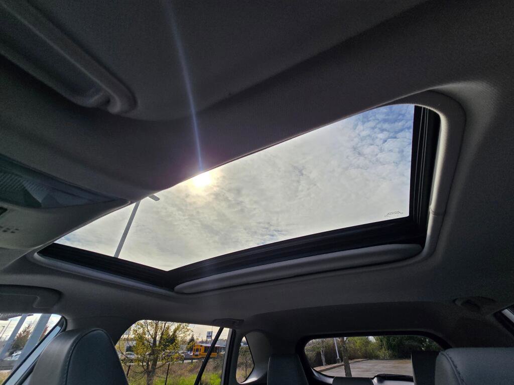 Used 2022 Toyota RAV4 XLE Premium image 47