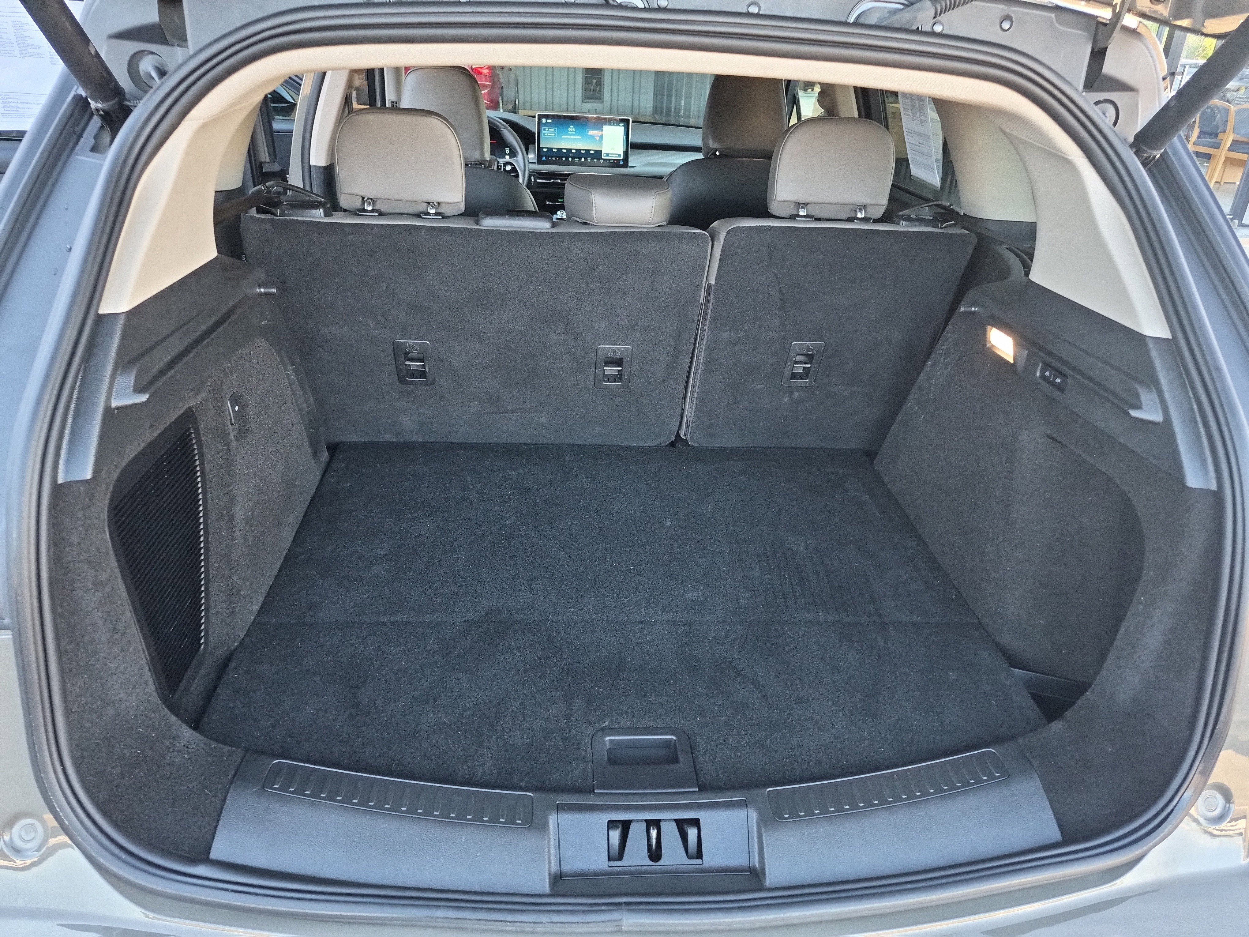 Used 2025 Lincoln Corsair Reserve w/ Towing Package image 16