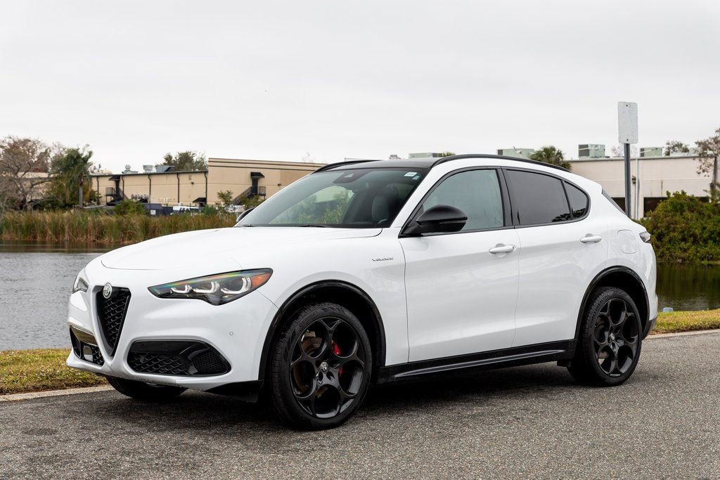 Used 2024 Alfa Romeo Stelvio Veloce image 7