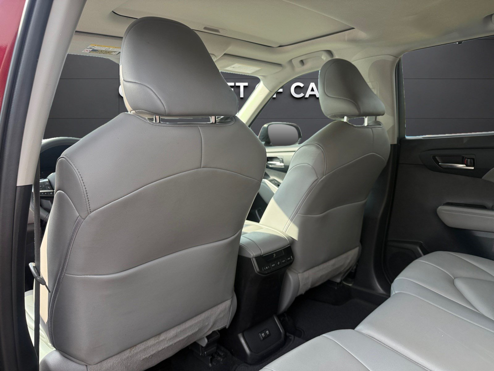 Used 2021 Toyota Highlander XLE FWD image 18