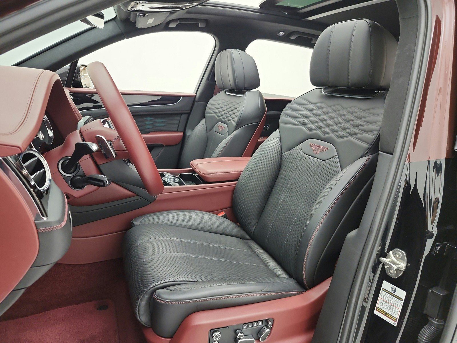Used 2025 Bentley Bentayga AWD/4WD image 15