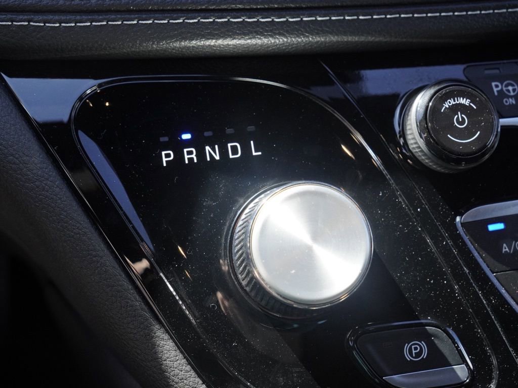 Used 2024 Chrysler Pacifica Limited w/ Uconnect Theater Family Group image 15