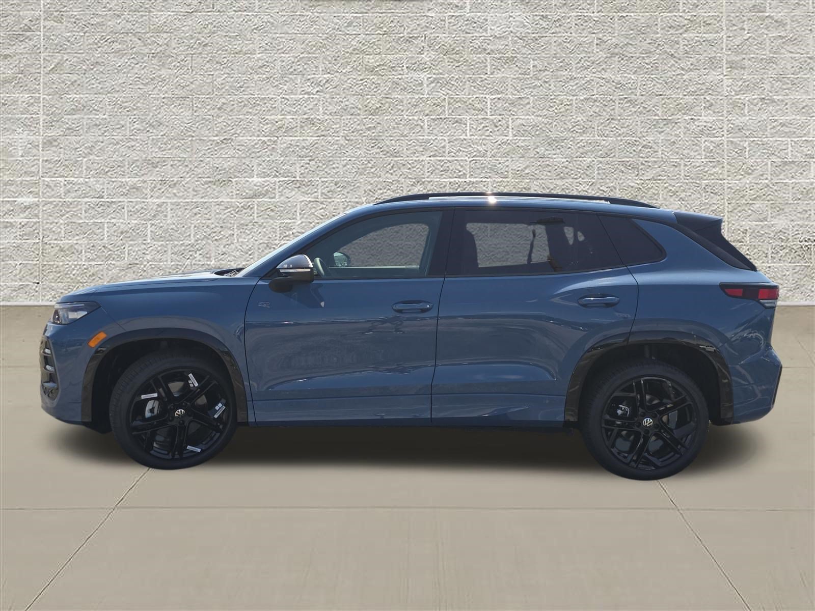 New 2026 Volkswagen Tiguan SE R-Line AWD/4WD image 4