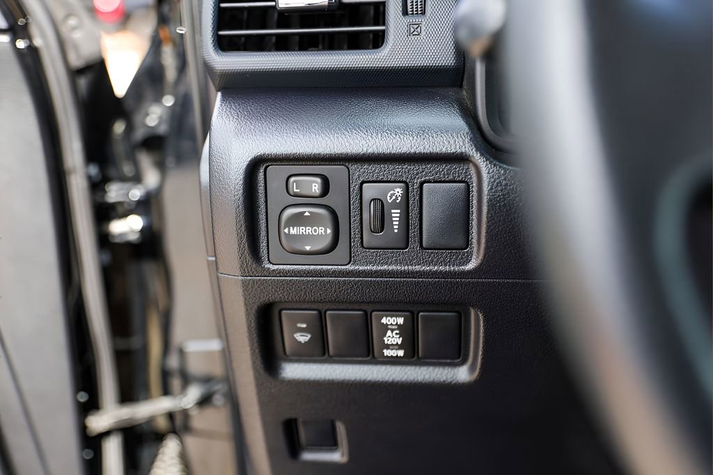 Used 2019 Toyota 4Runner SR5 AWD/4WD image 15