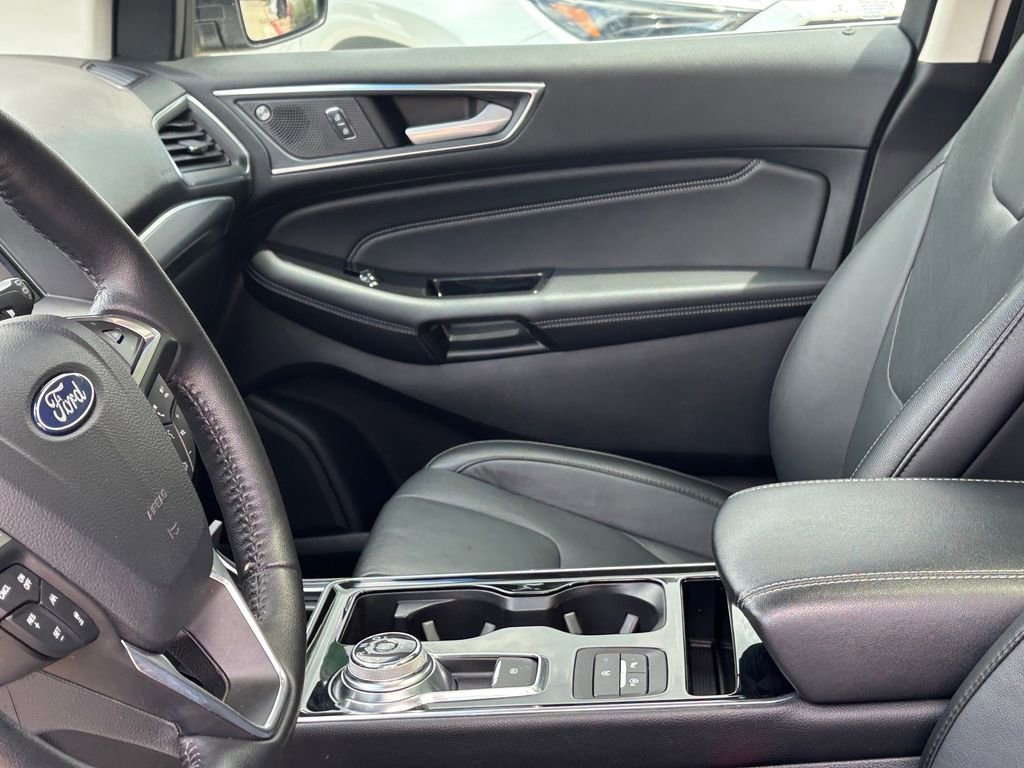 Used 2019 Ford Edge Titanium w/ Equipment Group 301A image 9