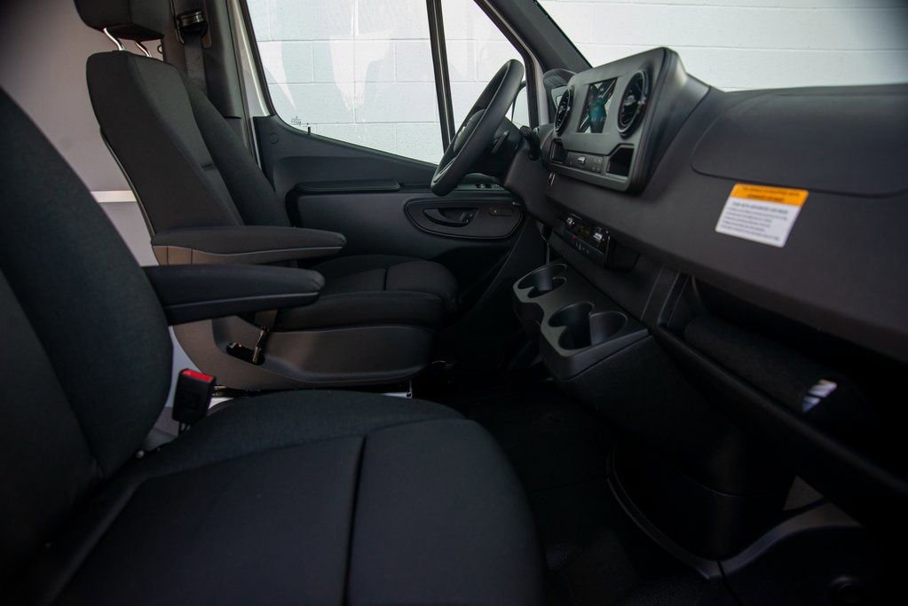 Used 2024 Mercedes-Benz Sprinter 2500 image 31