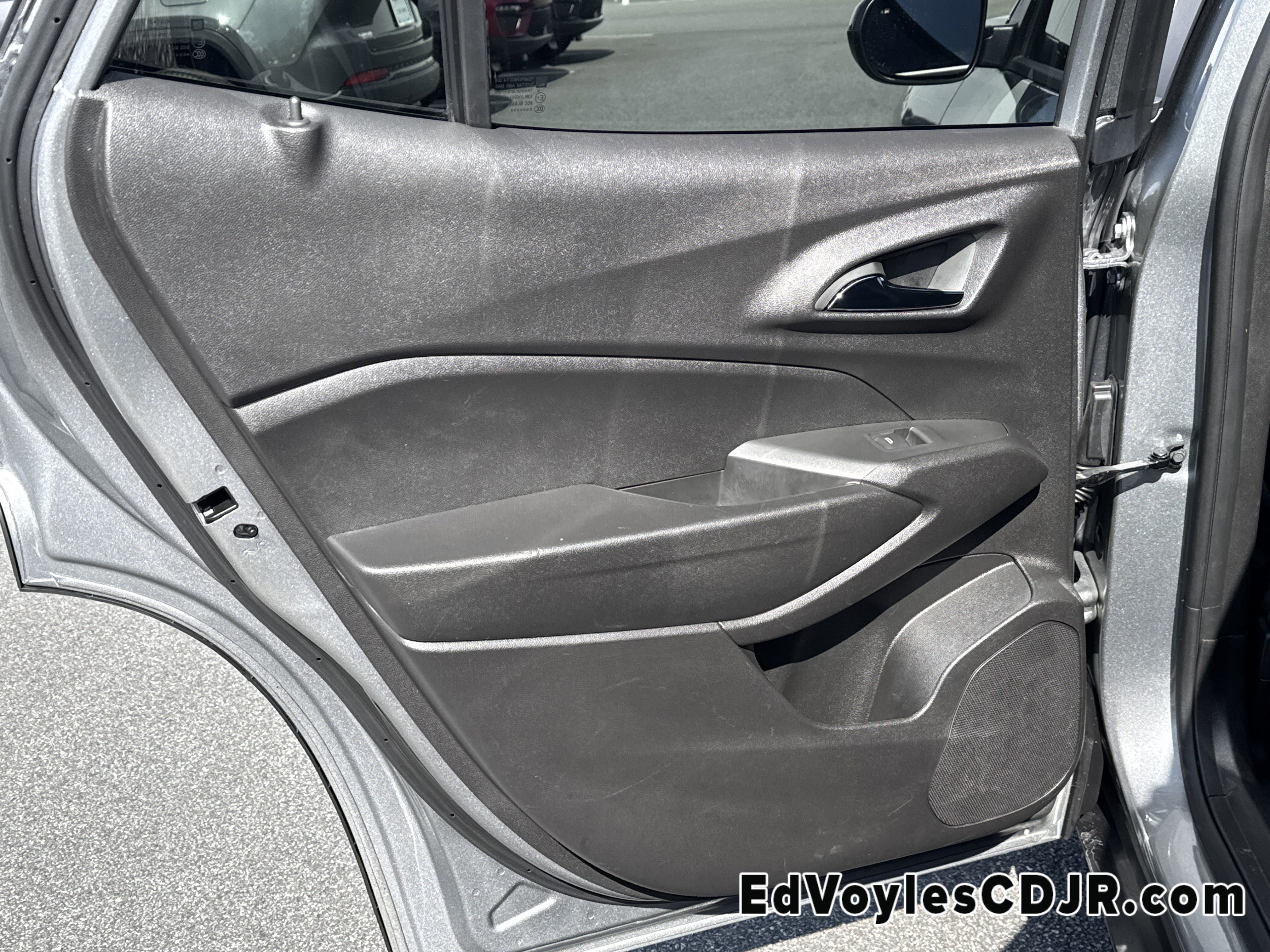 Used 2025 Chevrolet Trax RS w/ Driver Confidence Package image 26