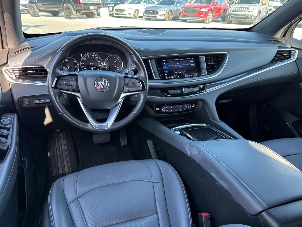 Used 2024 Buick Enclave Premium image 2