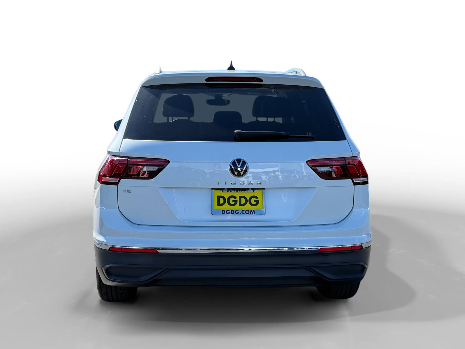 Used 2023 Volkswagen Tiguan SE w/ Panoramic Sunroof Package FWD image 4