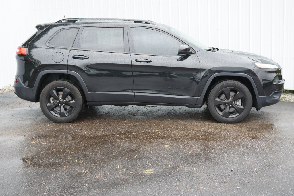 Used 2016 Jeep Cherokee Latitude w/ Comfort/Convenience Group AWD/4WD image 2