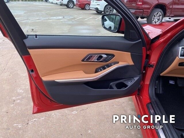 New 2023 BMW 330i Sedan w/ Convenience Package image 24