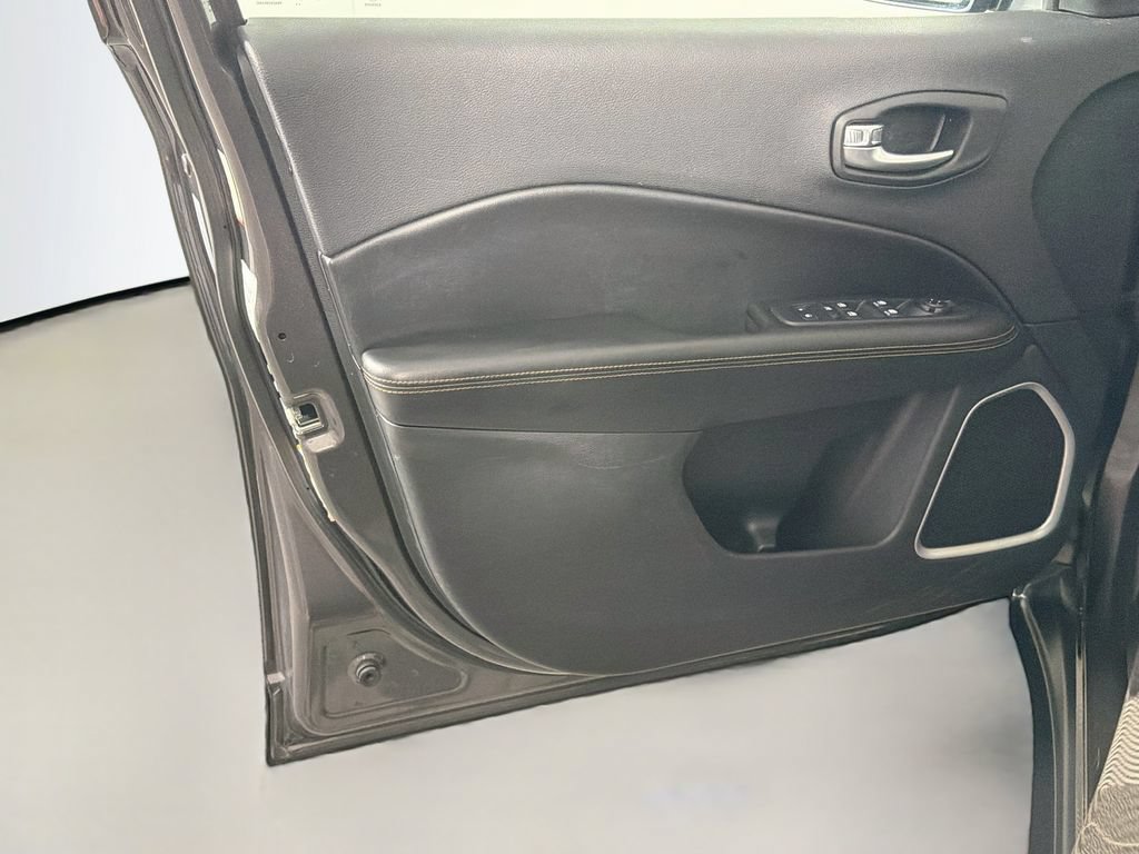 Used 2019 Jeep Compass Limited AWD/4WD image 14