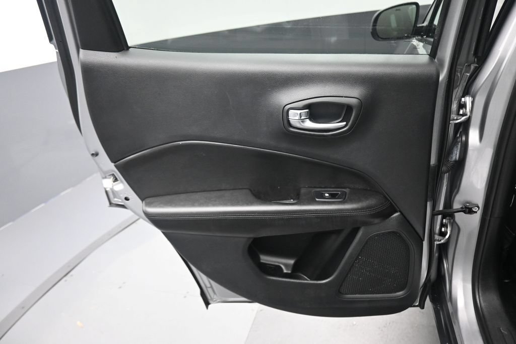 Used 2019 Jeep Compass Latitude AWD/4WD image 27