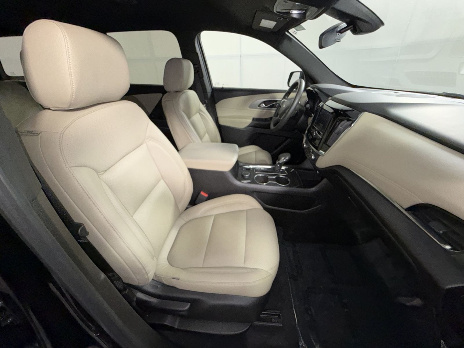Used 2022 Chevrolet Traverse LS FWD image 25