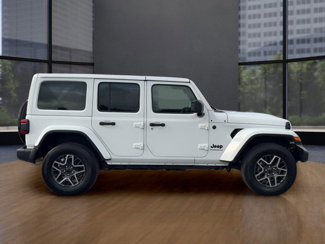 Used 2025 Jeep Wrangler Unlimited Sahara AWD/4WD image 4