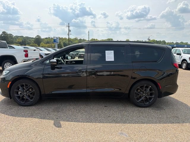 Used 2025 Chrysler Pacifica Limited FWD image 8