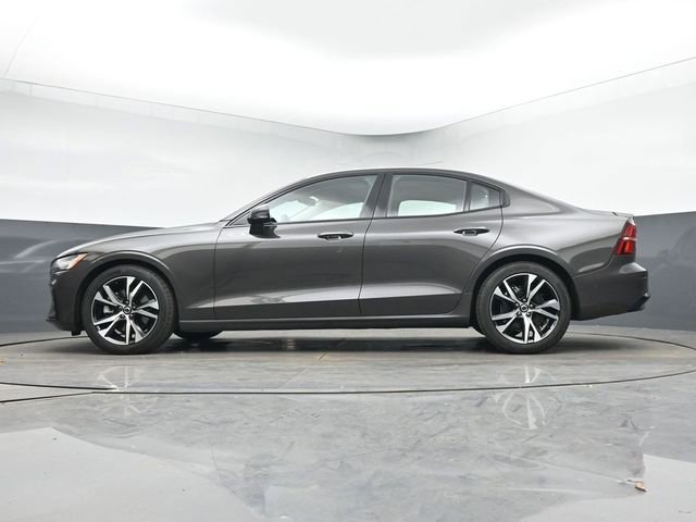 Used 2025 Volvo S60 B5 Plus image 36