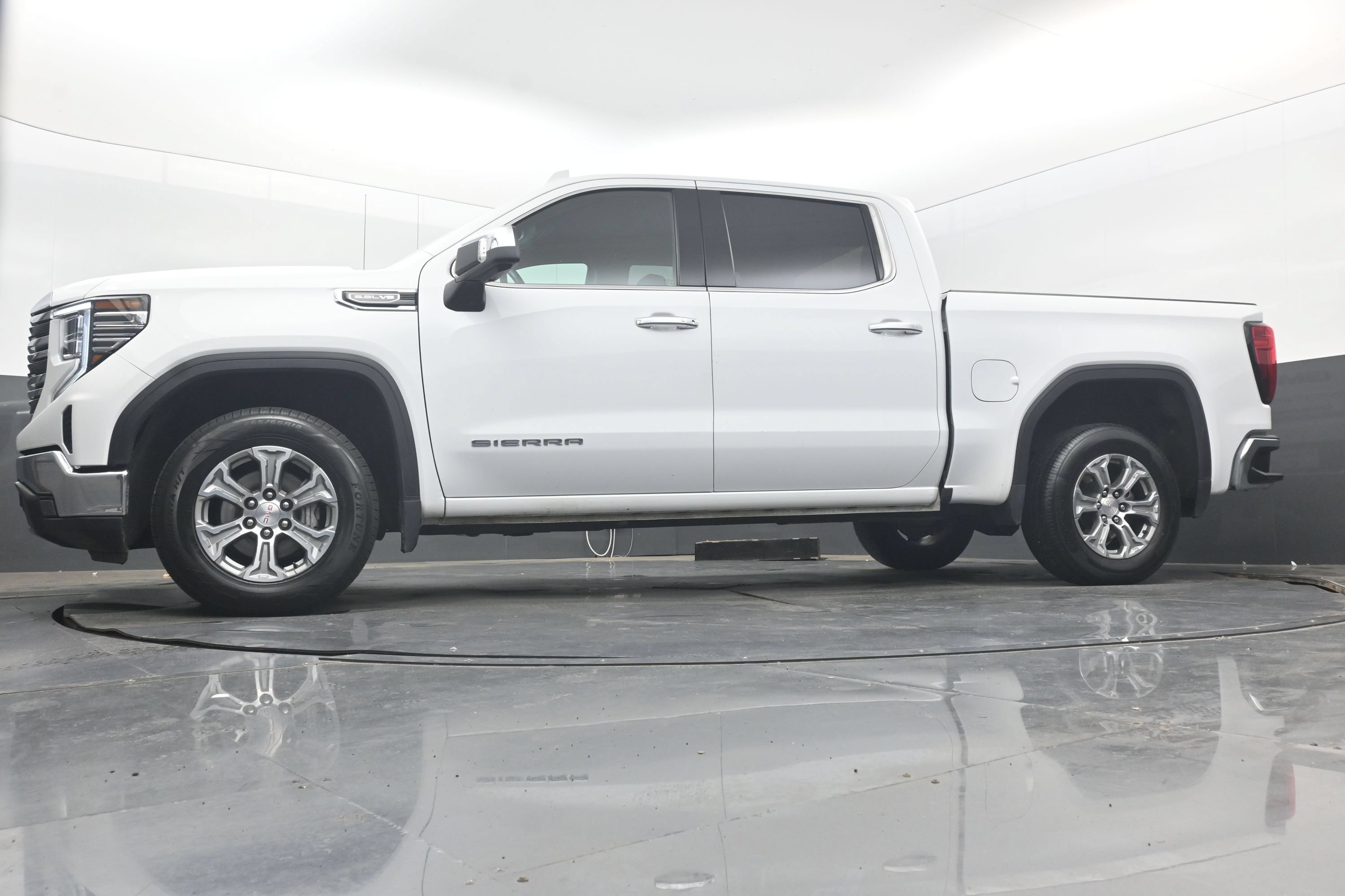 Used 2025 GMC Sierra 1500 SLT RWD image 25