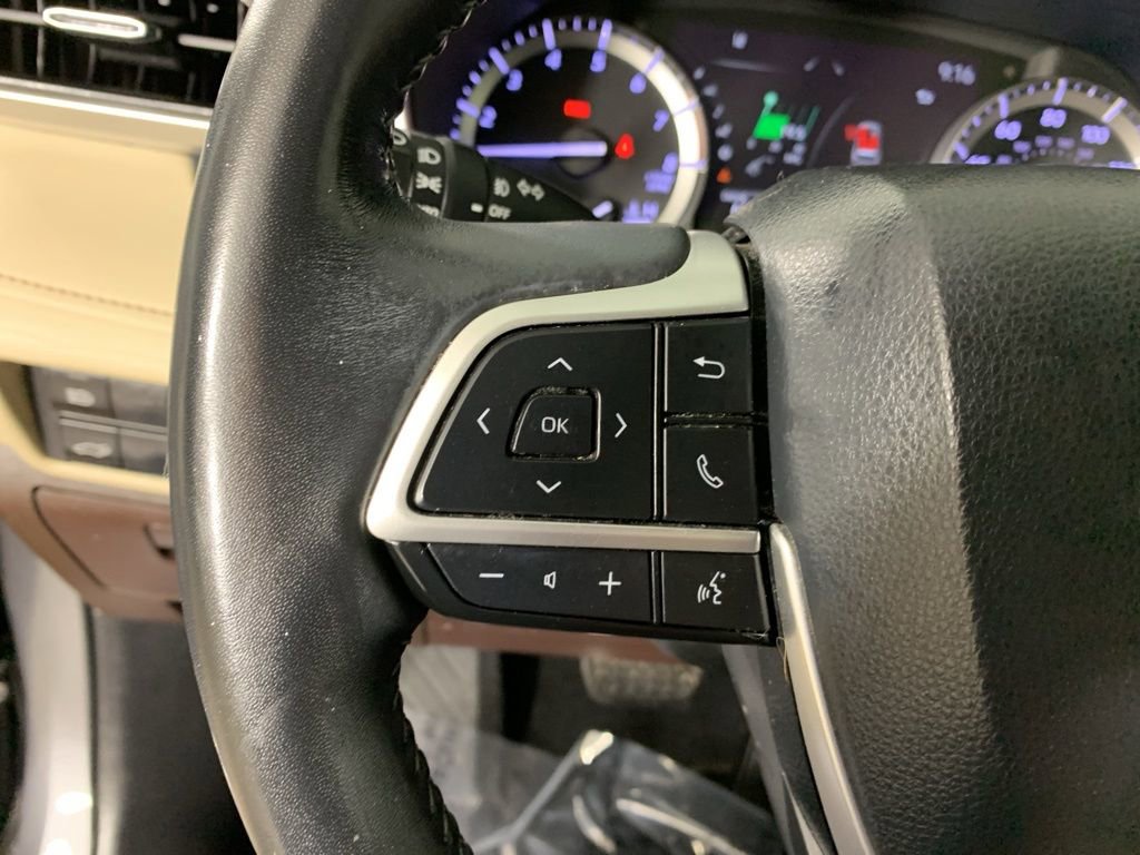 Used 2022 Toyota Highlander XLE FWD image 21