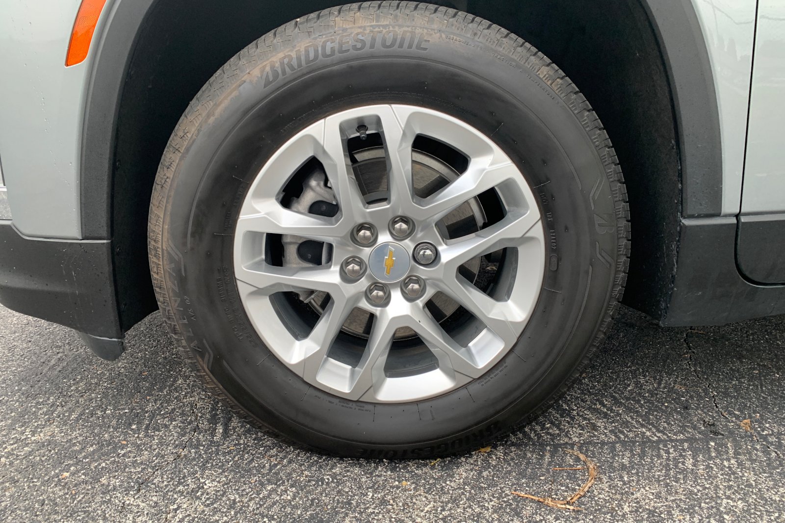 Used 2023 Chevrolet Traverse LS w/ Safety Package AWD/4WD image 9