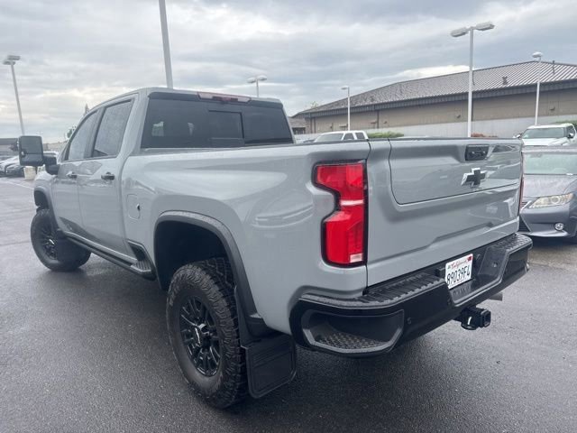 Used 2025 Chevrolet Silverado 2500 ZR2 w/ Technology Package image 10