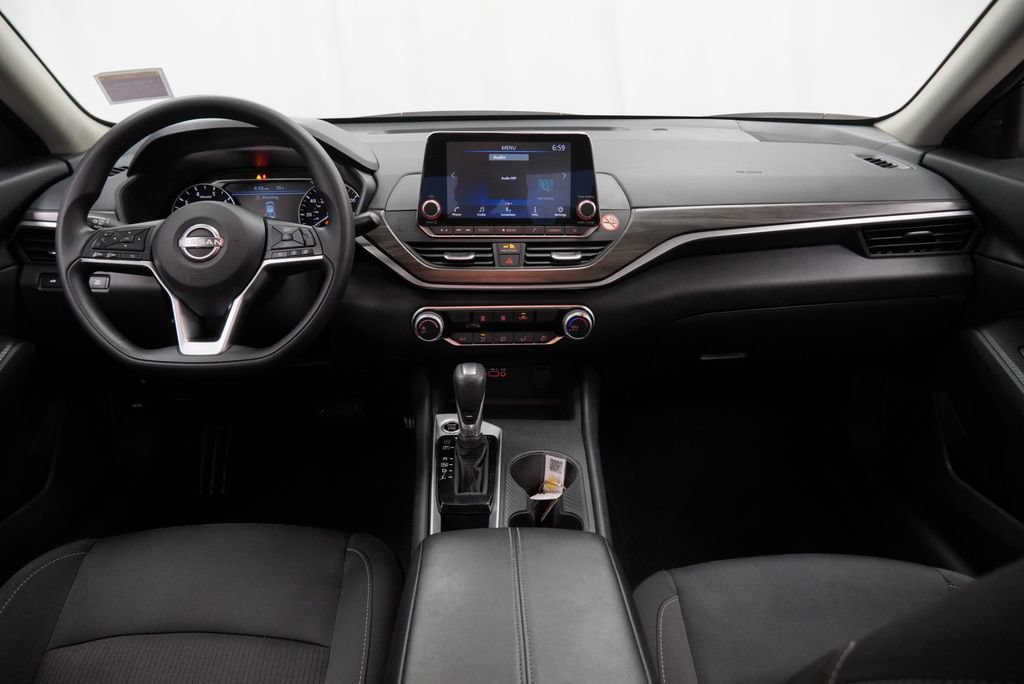 Used 2025 Nissan Altima 2.5 SV FWD image 26