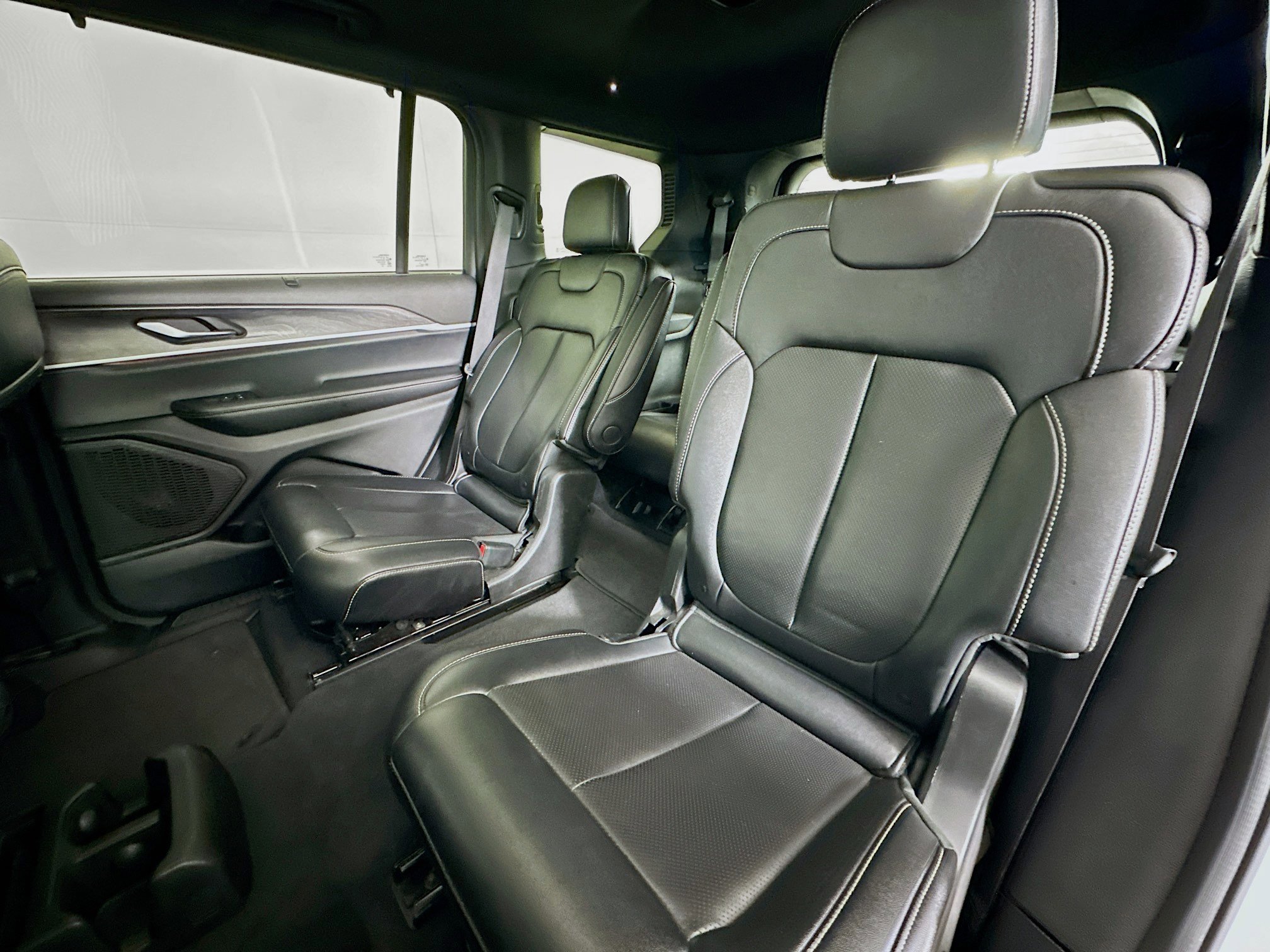 Used 2024 Jeep Grand Cherokee L Limited w/ Luxury Tech Group II AWD/4WD image 29