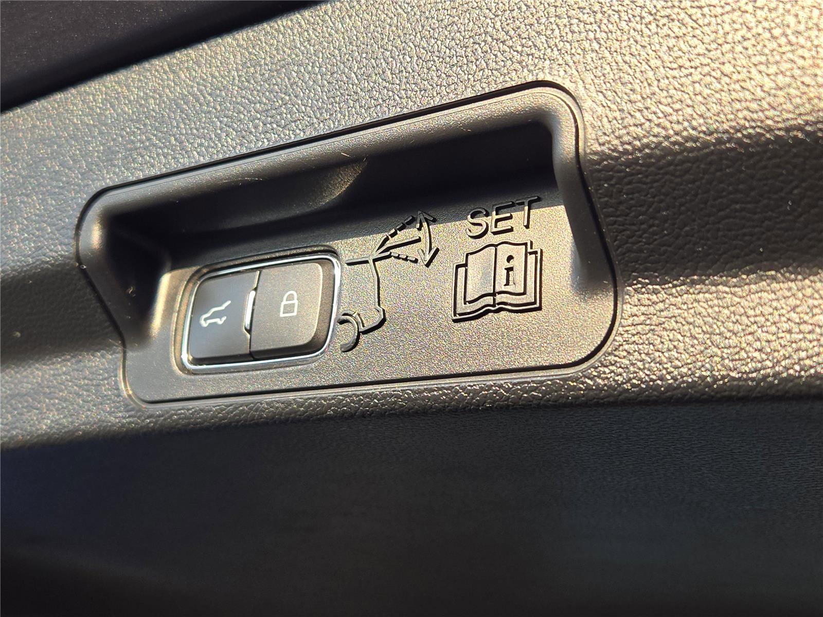 Used 2022 Ford Explorer XLT w/ Equipment Group 202A image 31