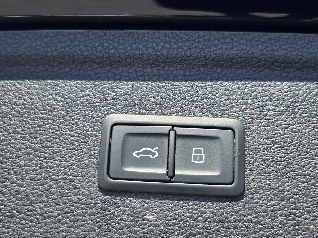 Used 2021 Audi Q5 e Premium w/ Convenience Package image 33