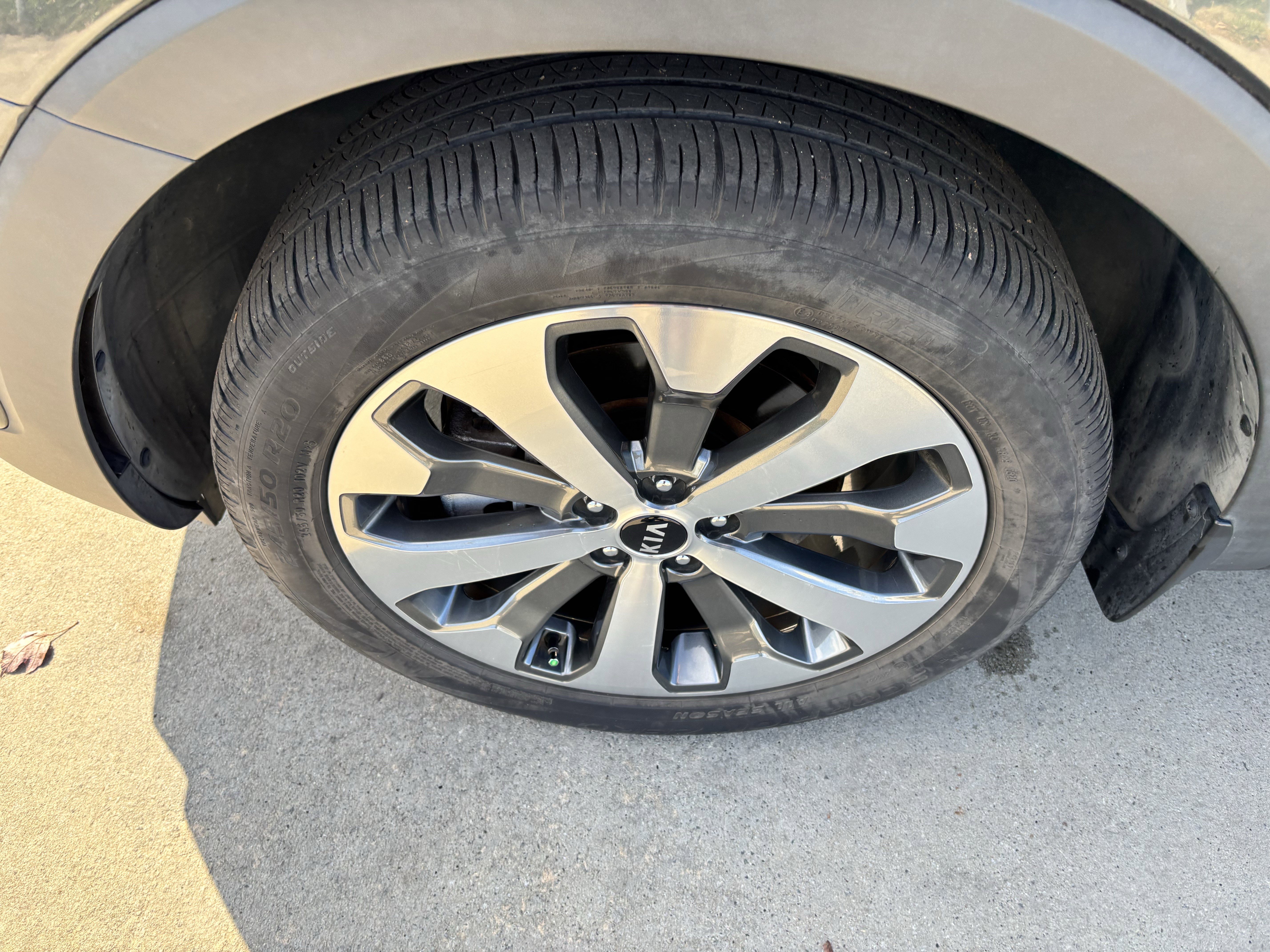 Used 2020 Kia Telluride EX w/ EX Premium Package image 13