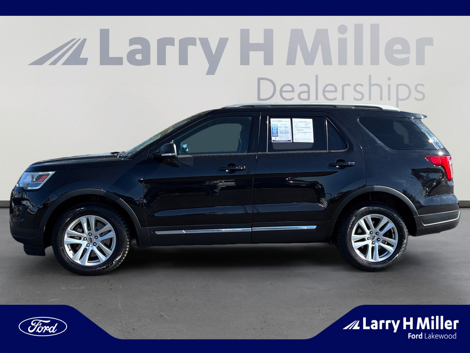 Used 2019 Ford Explorer XLT w/ Equipment Group 202A AWD/4WD image 2