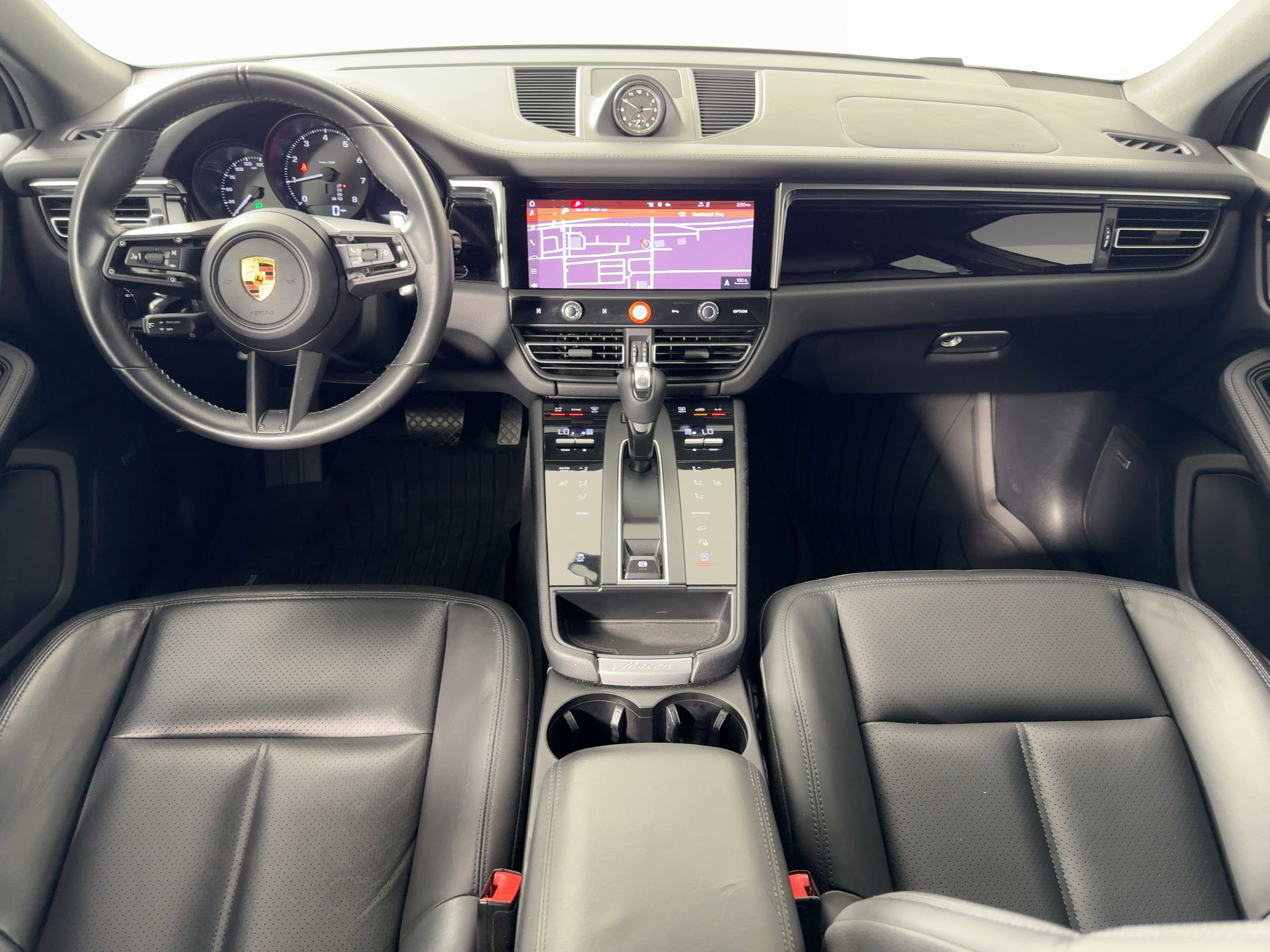Certified 2022 Porsche Macan AWD/4WD image 26