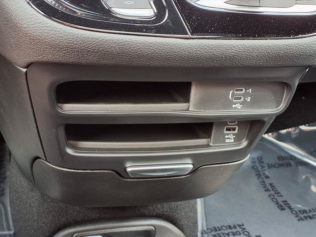 New 2026 Chrysler Pacifica Select FWD image 15