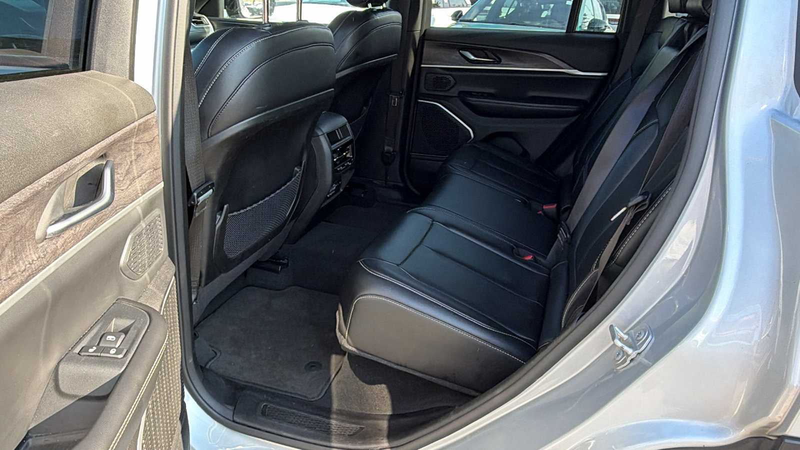 Used 2024 Jeep Grand Cherokee Limited 4xe AWD/4WD image 24