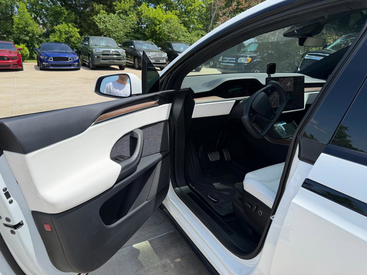 Used 2022 Tesla Model X AWD/4WD image 9