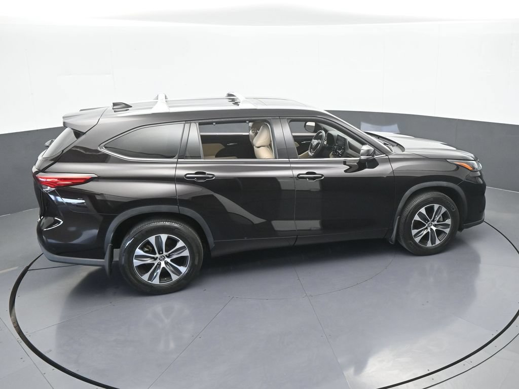Used 2022 Toyota Highlander XLE FWD image 52