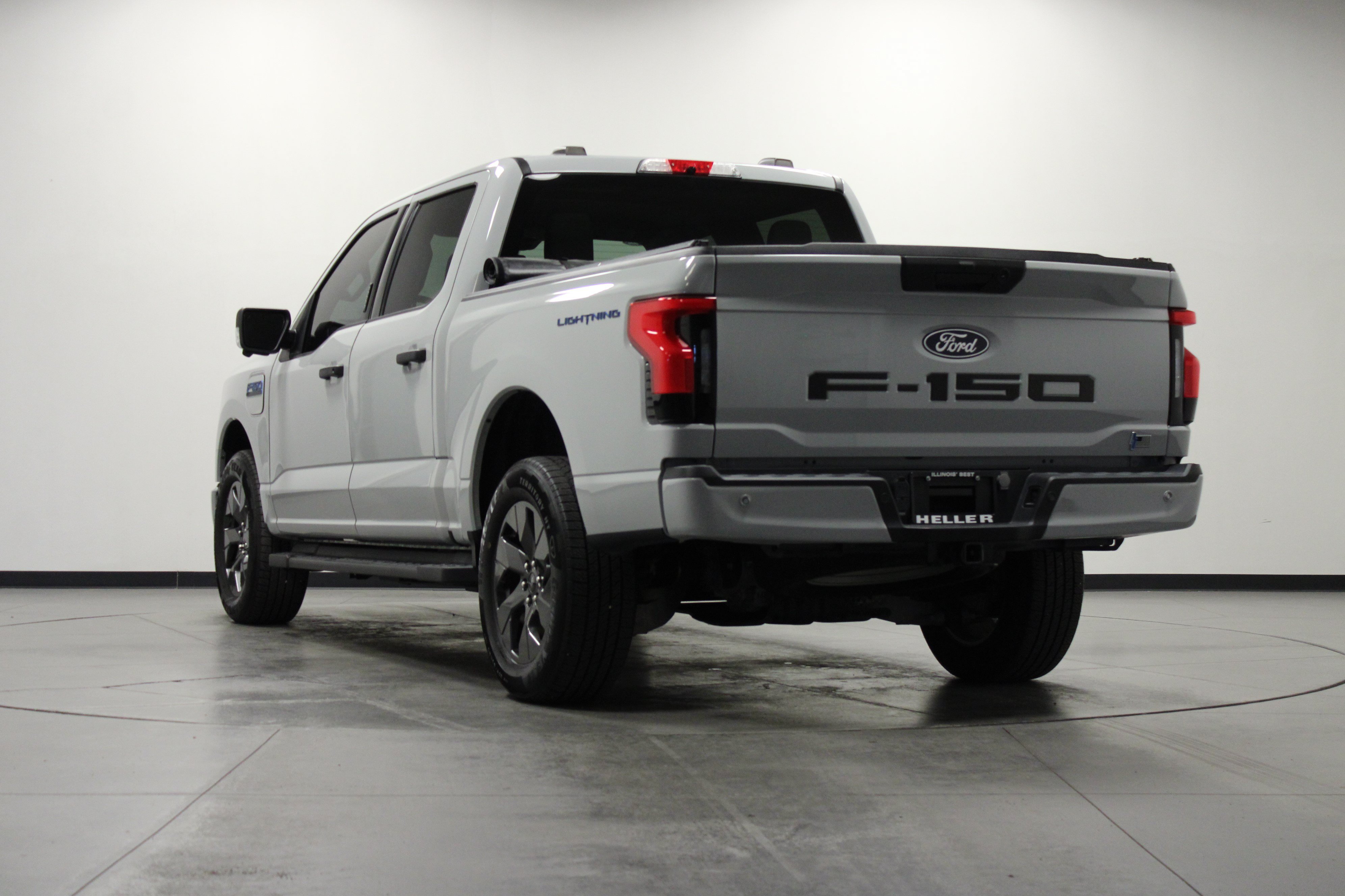 Used 2024 Ford F150 Lightning XLT AWD/4WD image 6