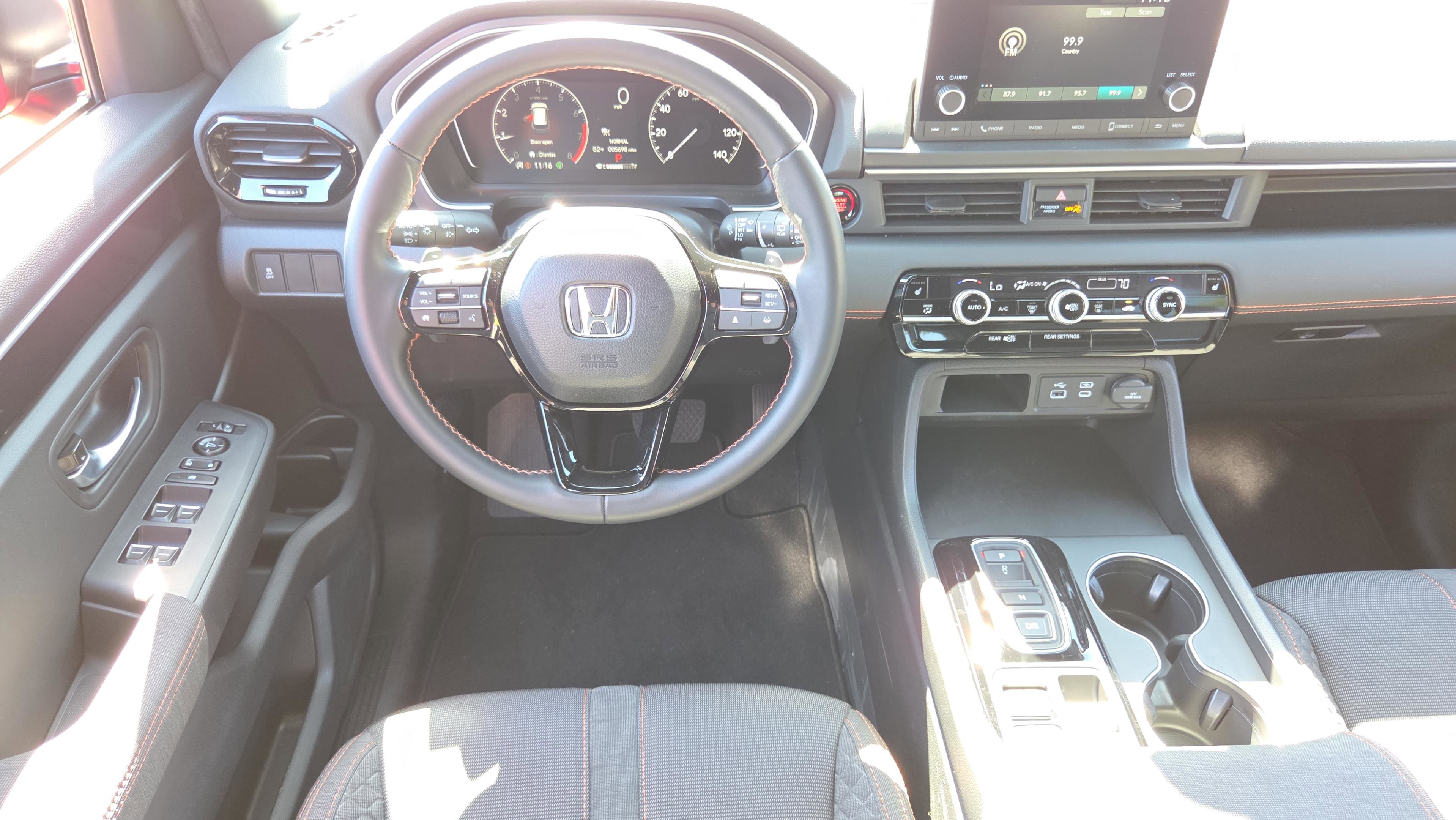 Used 2025 Honda Pilot Sport image 13