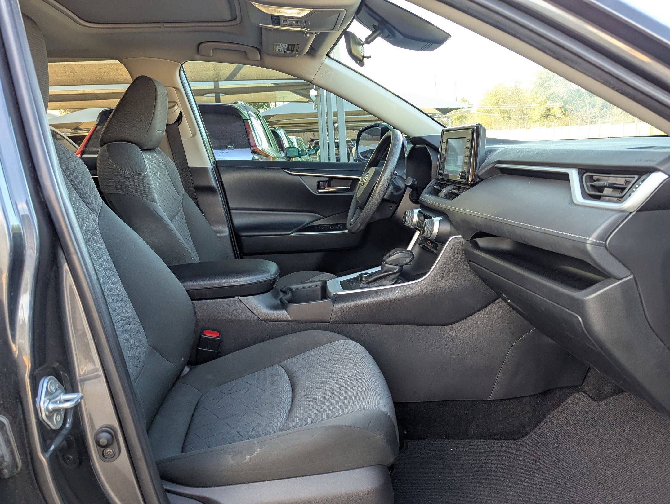 Used 2022 Toyota RAV4 XLE w/ Convenience Package image 27