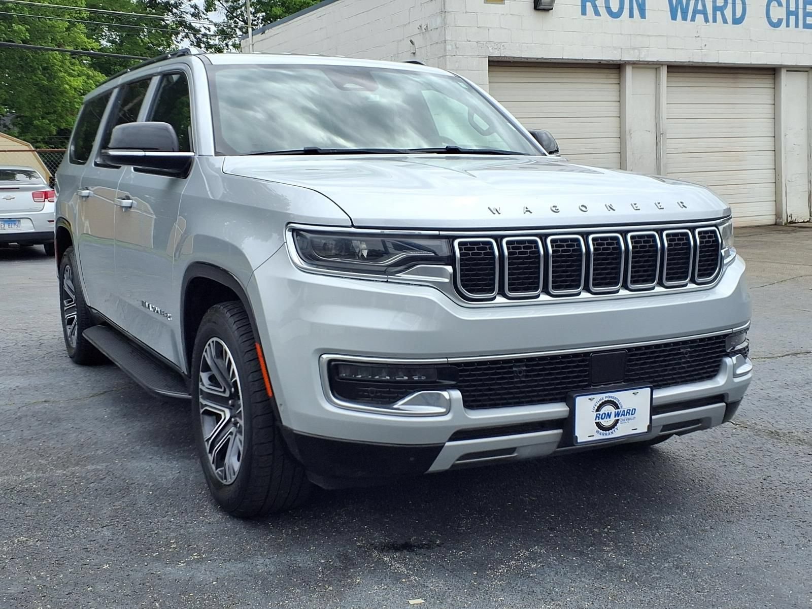 Used 2023 Jeep Wagoneer L Series II AWD/4WD image 32