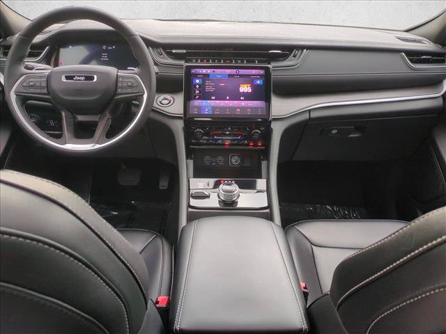Used 2024 Jeep Grand Cherokee Limited w/ Black Appearance Package AWD/4WD image 17