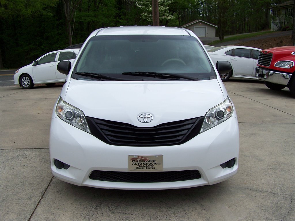 Used 2013 Toyota Sienna L FWD image 23