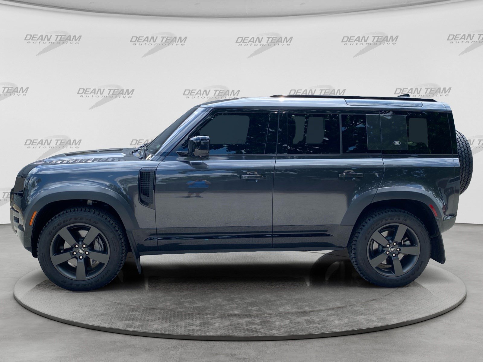 Used 2022 Land Rover Defender 110 X-Dynamic HSE AWD/4WD image 4